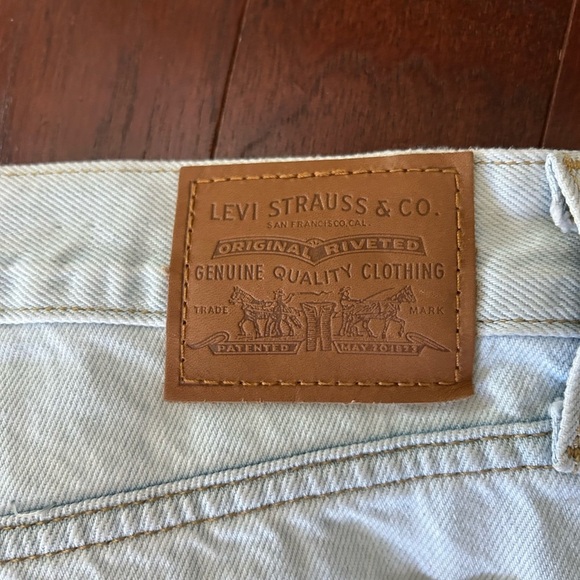 Levi's Wedgie Straight high rise one knee cutoff Jeans 29 x 28 light denim nwot - Picture 8 of 12